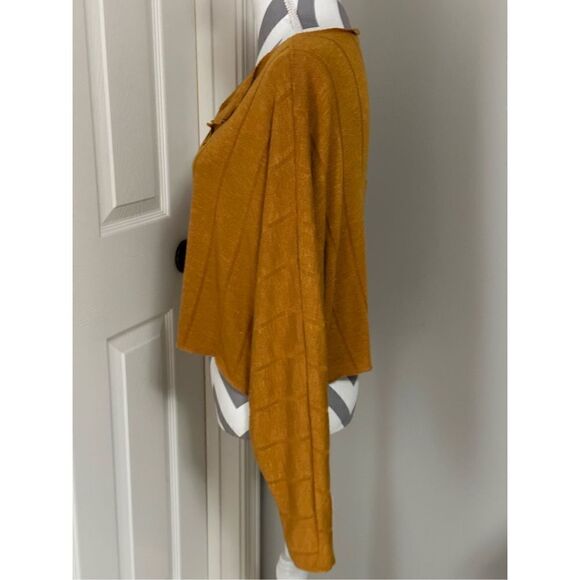 Forever 21 oversize raw edge sweater - Picture 3 of 9